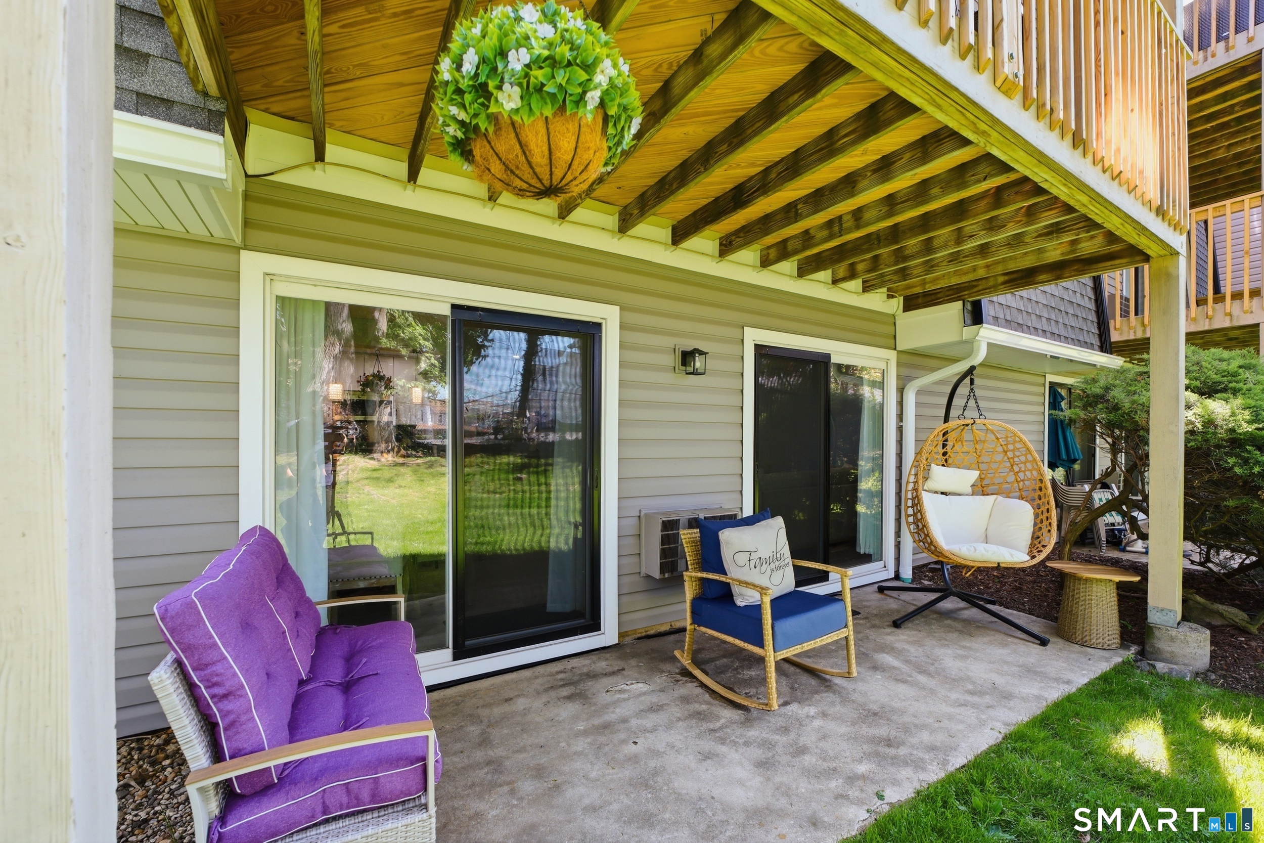 187 Flax Hill Road, Unit D1 Norwalk, CT 06854 - Photo 17 of 32 a view of a chairs and table in a patio