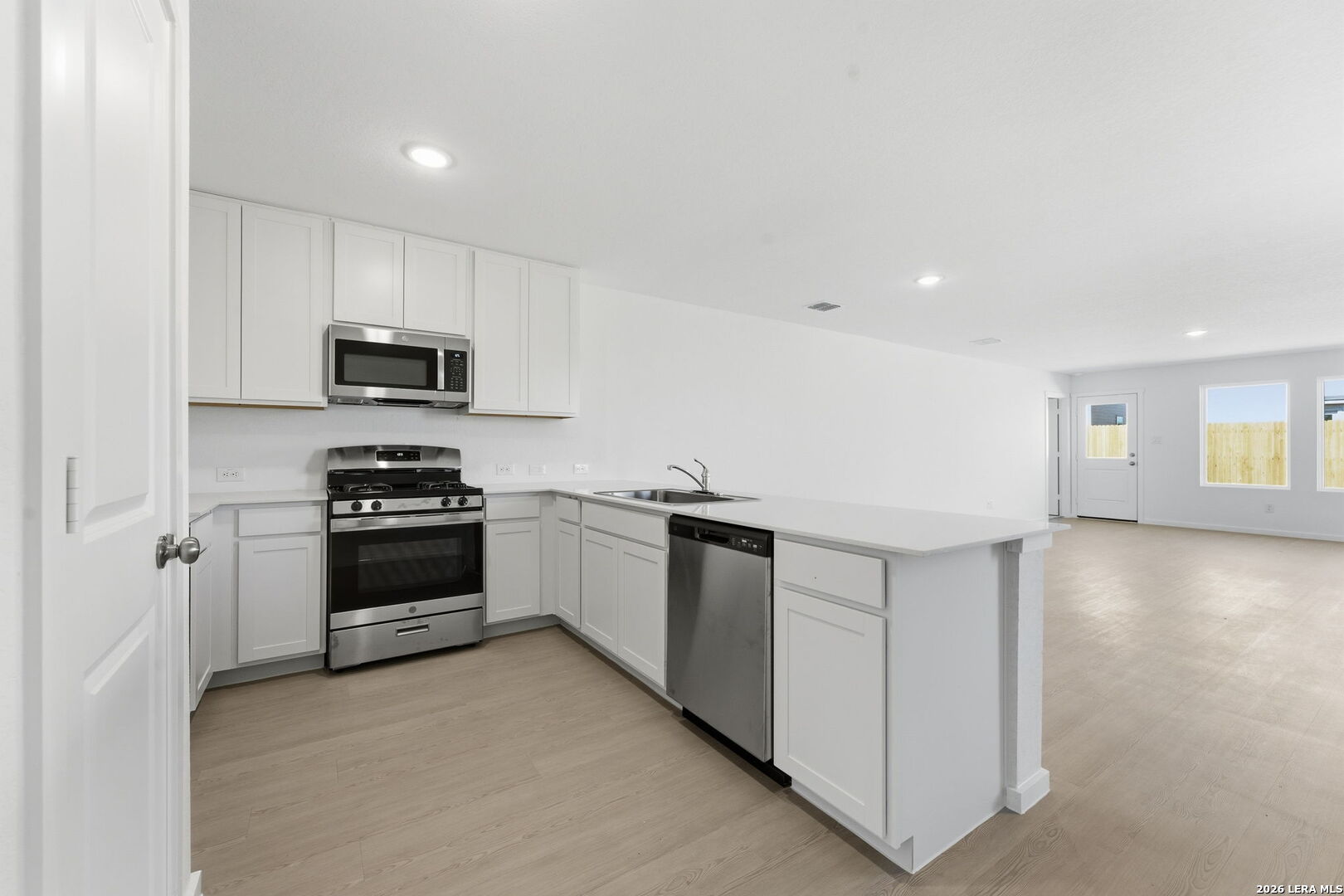 9815 Abrams View Converse, TX 78109 - Photo 11 of 23