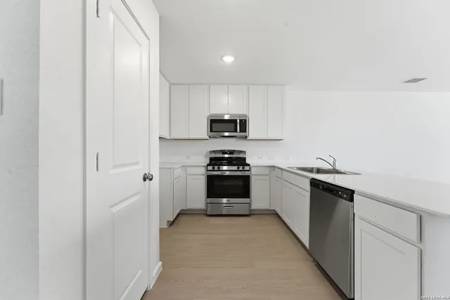 $230,000 | 9815 Abrams View, Converse, TX 78109