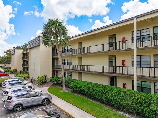 $189,900 | 14130 Rosemary Lane, Unit 3215, Largo, FL 33774