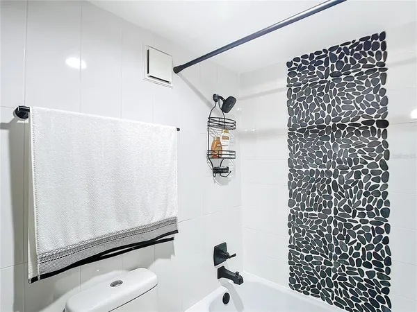 $189,900 | 14130 Rosemary Lane, Unit 3215, Largo, FL 33774