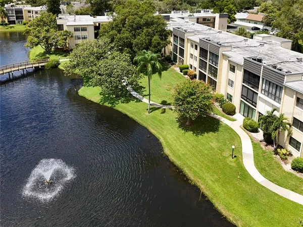 $189,900 | 14130 Rosemary Lane, Unit 3215, Largo, FL 33774