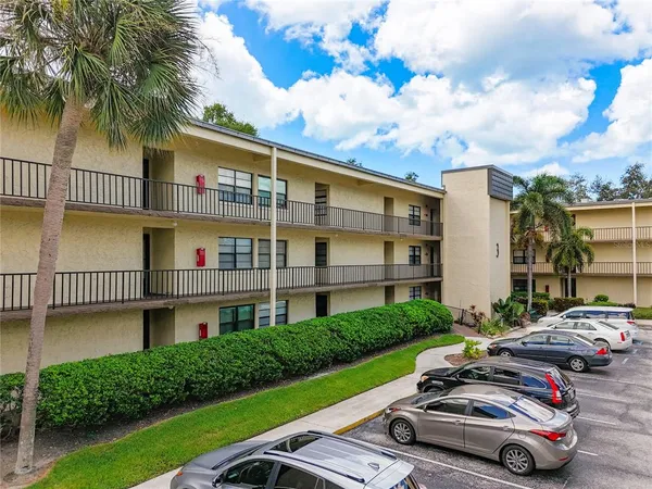 $189,900 | 14130 Rosemary Lane, Unit 3215, Largo, FL 33774