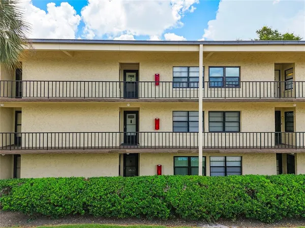 $189,900 | 14130 Rosemary Lane, Unit 3215, Largo, FL 33774