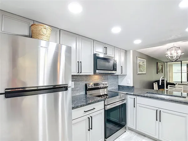 $189,900 | 14130 Rosemary Lane, Unit 3215, Largo, FL 33774