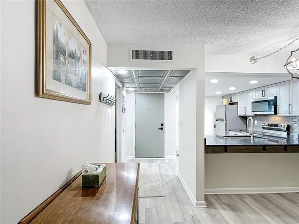 $189,900 | 14130 Rosemary Lane, Unit 3215, Largo, FL 33774