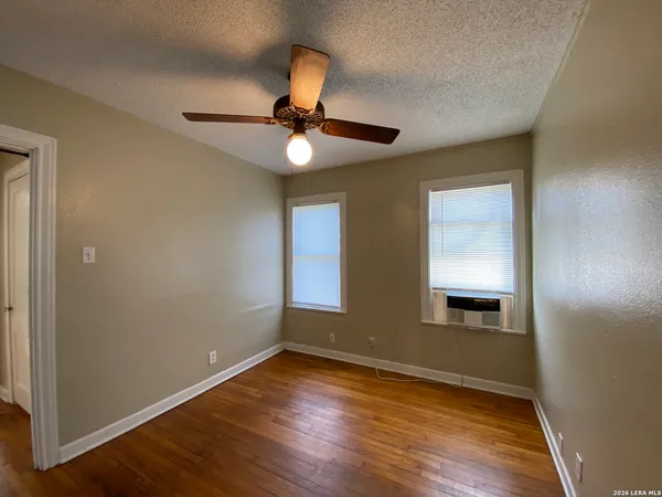 $800 | 321 Duck Street, Pleasanton, TX 78064