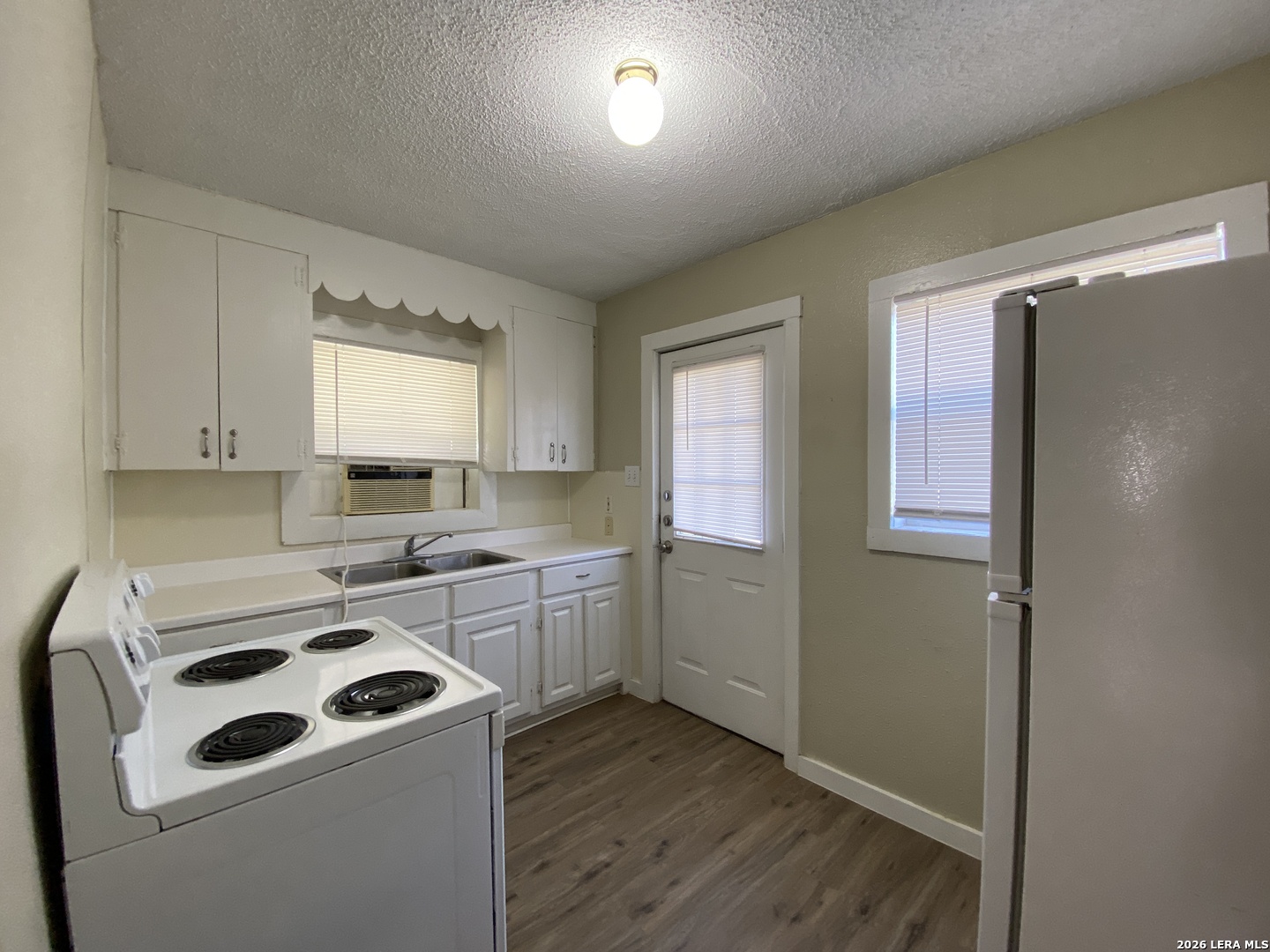 321 Duck Street Pleasanton, TX 78064 - Photo 4 of 7