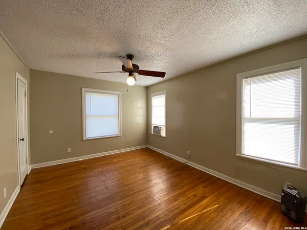 $800 | 321 Duck Street, Pleasanton, TX 78064