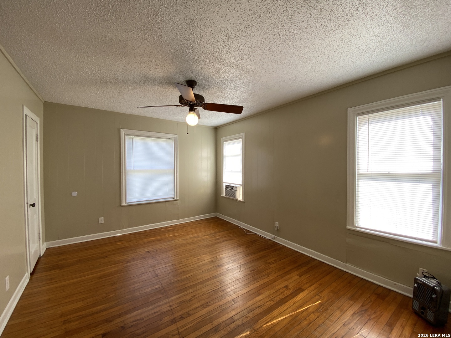 321 Duck Street Pleasanton, TX 78064 - Photo 5 of 7