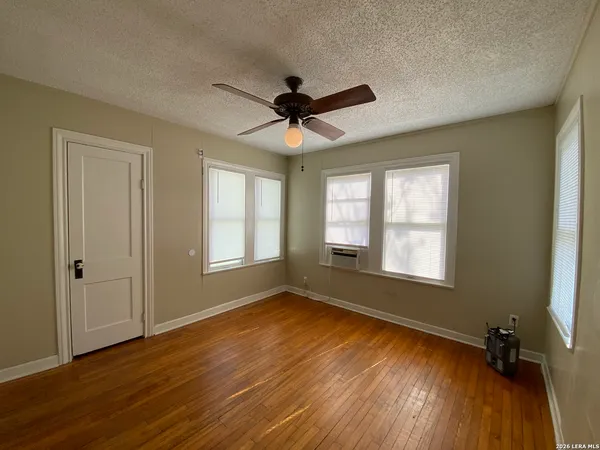$800 | 321 Duck Street, Pleasanton, TX 78064