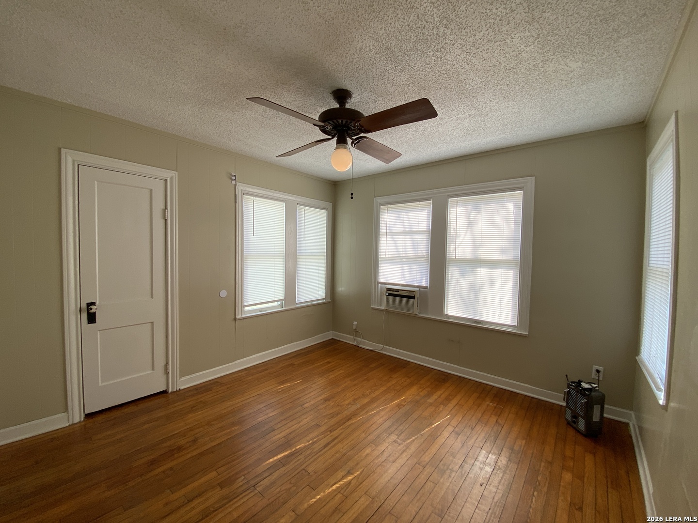 321 Duck Street Pleasanton, TX 78064 - Photo 6 of 7