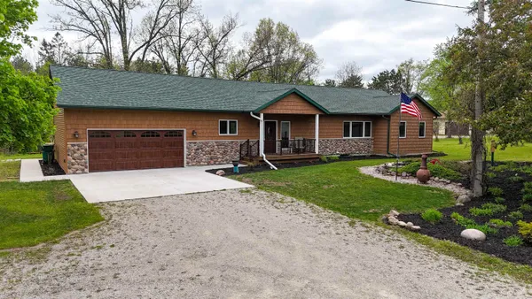 $625,000 | E1829 Rural Road, Waupaca, WI 54981
