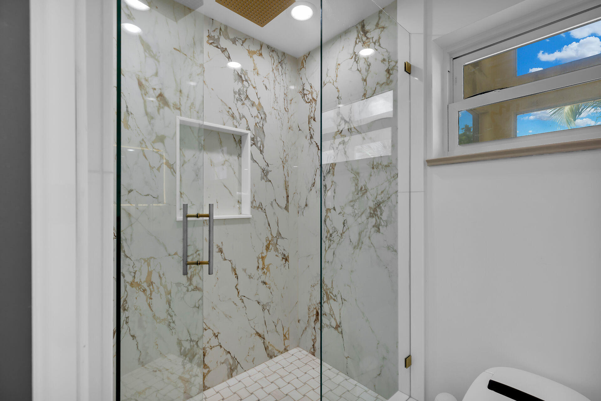 209 Corsair Road Duck Key, FL 33050 - Photo 18 of 38 Main Floor Bath