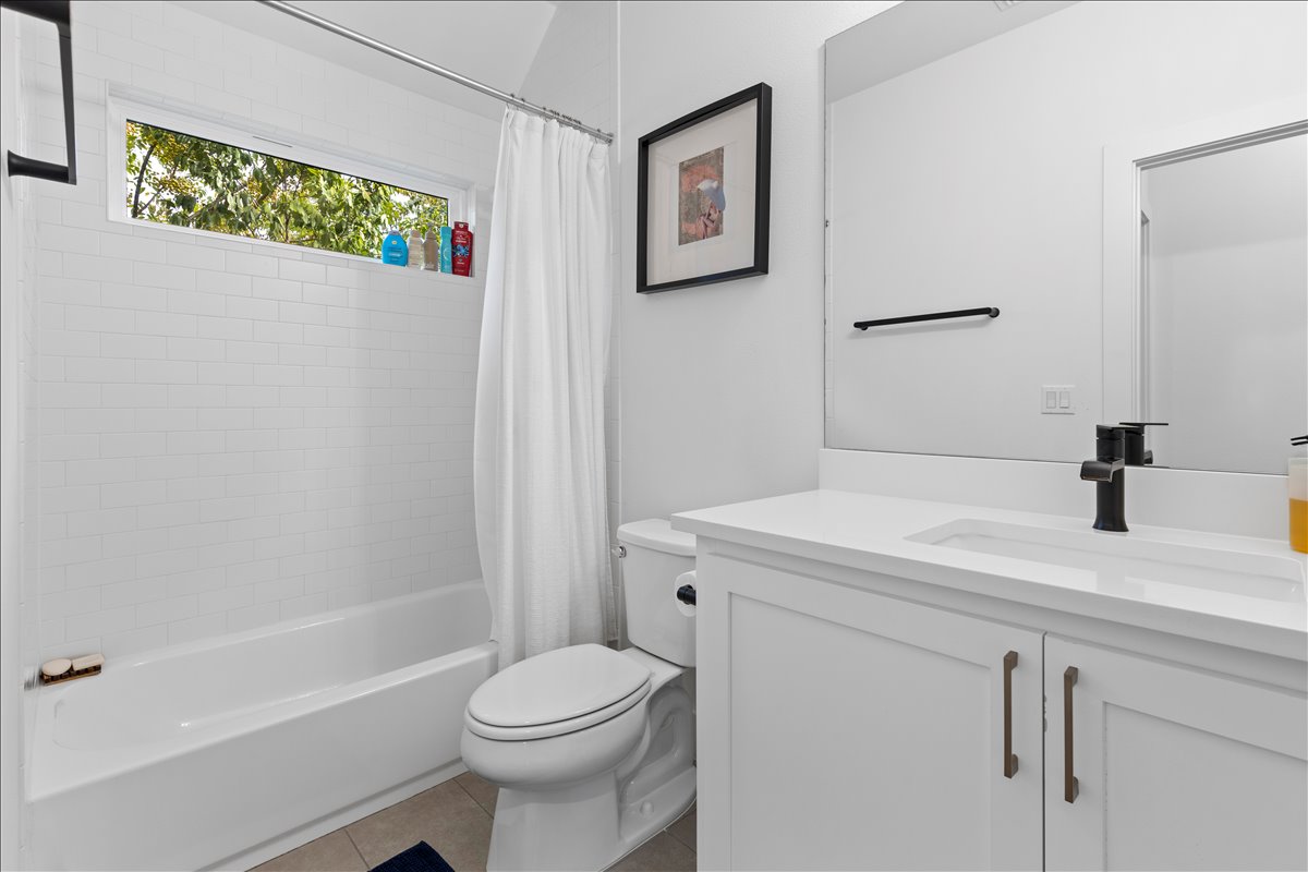 4201 Clawson Road Austin, TX 78704 - Photo 18 of 25 a bathroom with a sink a toilet and a bathtub