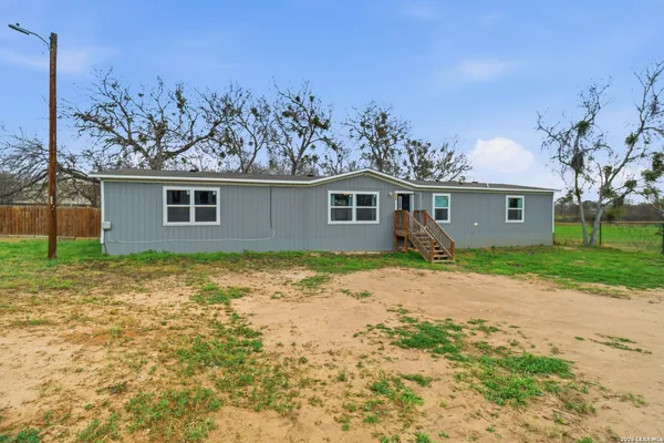 a view of a house with a backyard