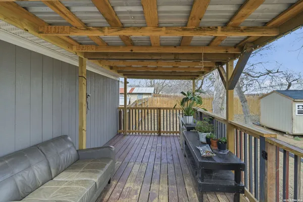 a view of livingroom with furniture