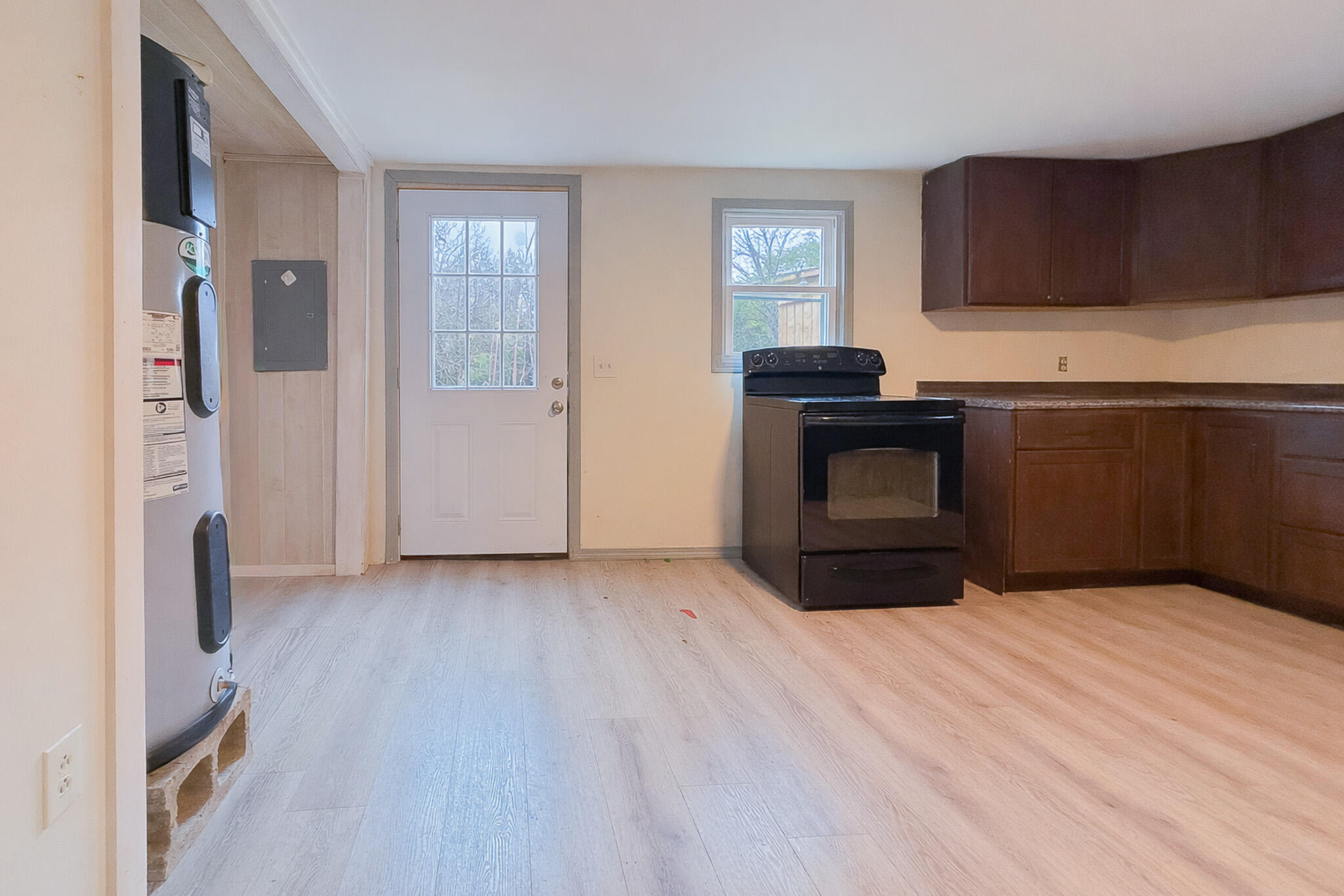 168 Corinth Road Garland, ME 04939 - Photo 8 of 26 Entry in kitchen