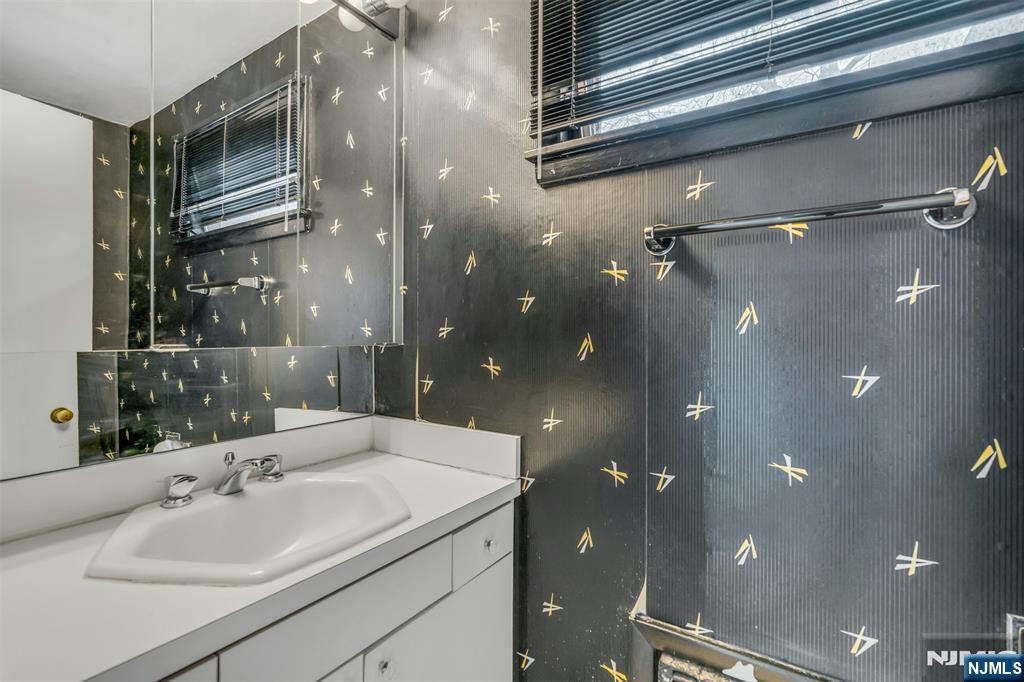 1342 Pennington Road Teaneck, NJ 07666 - Photo 20 of 26