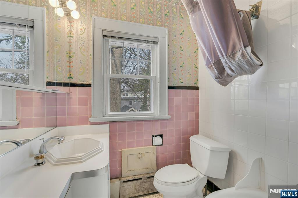 1342 Pennington Road Teaneck, NJ 07666 - Photo 21 of 26