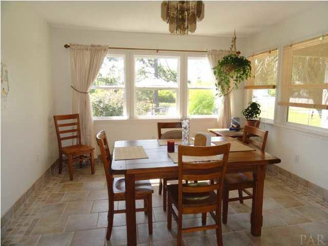 5573 Ponte Verde Road Pensacola, FL 32507 - Photo 10 of 24 The dining room