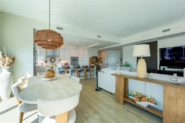 $17,000 | 2910 West Barcelona Street, Unit 604, Tampa, FL 33629