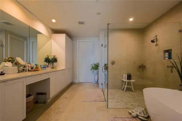 $17,000 | 2910 West Barcelona Street, Unit 604, Tampa, FL 33629