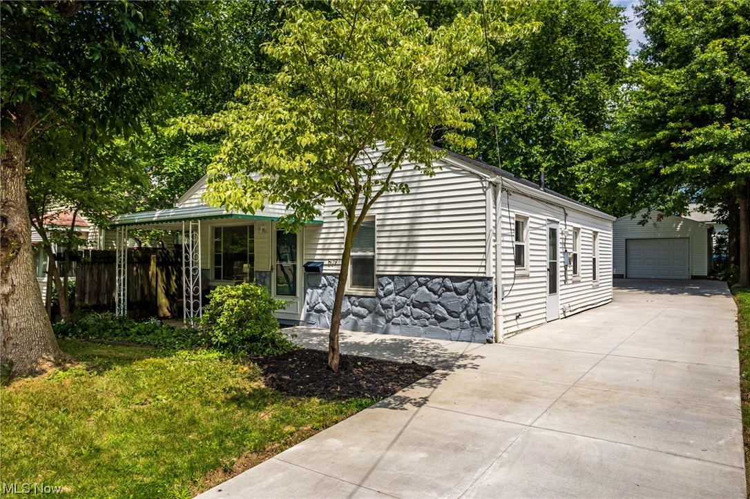 809 Reed Avenue Akron, OH 44306 - Photo 2 of 26