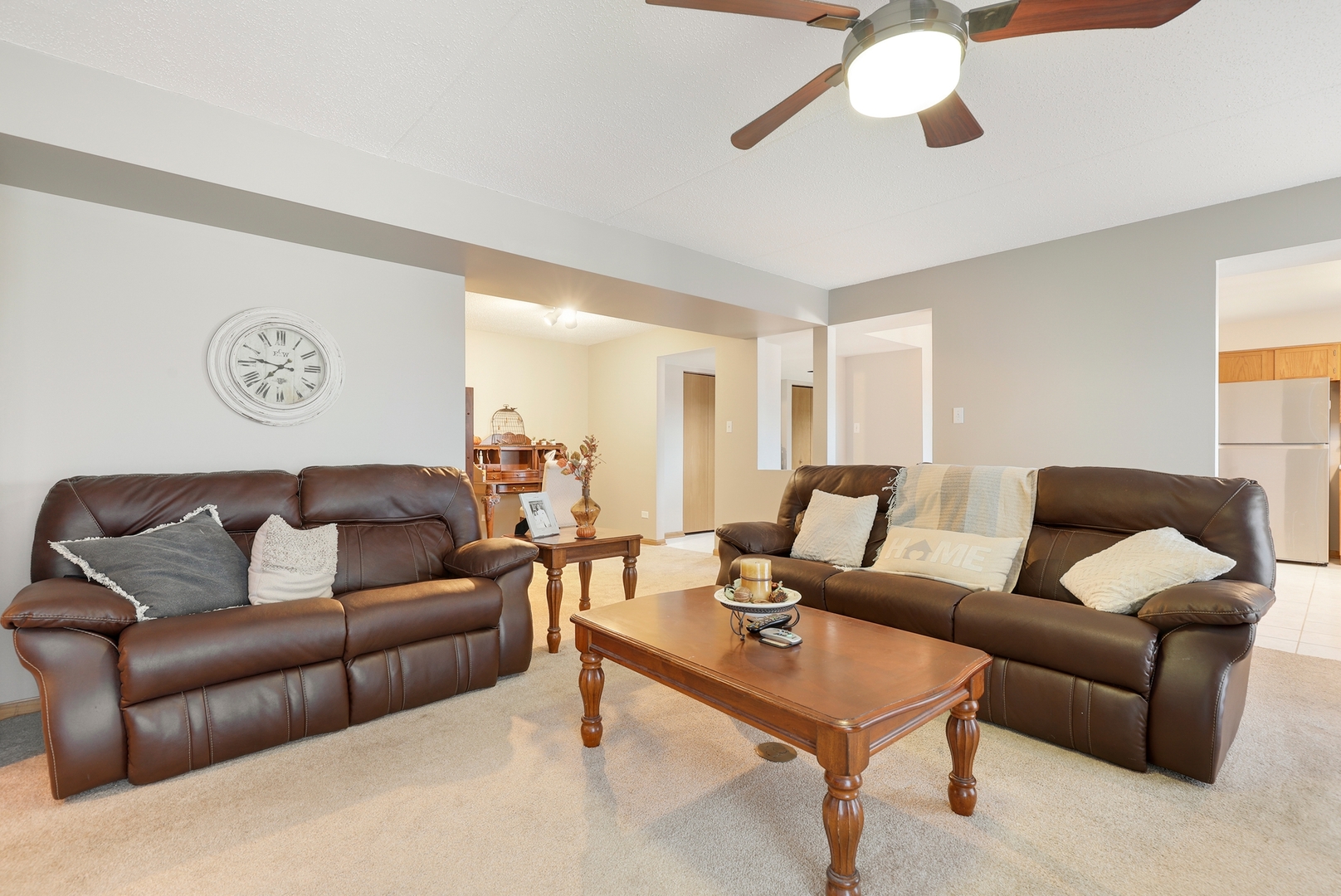 18206 Rita Road, Unit 2A Tinley Park, IL 60477 - Photo 5 of 22 a living room with furniture