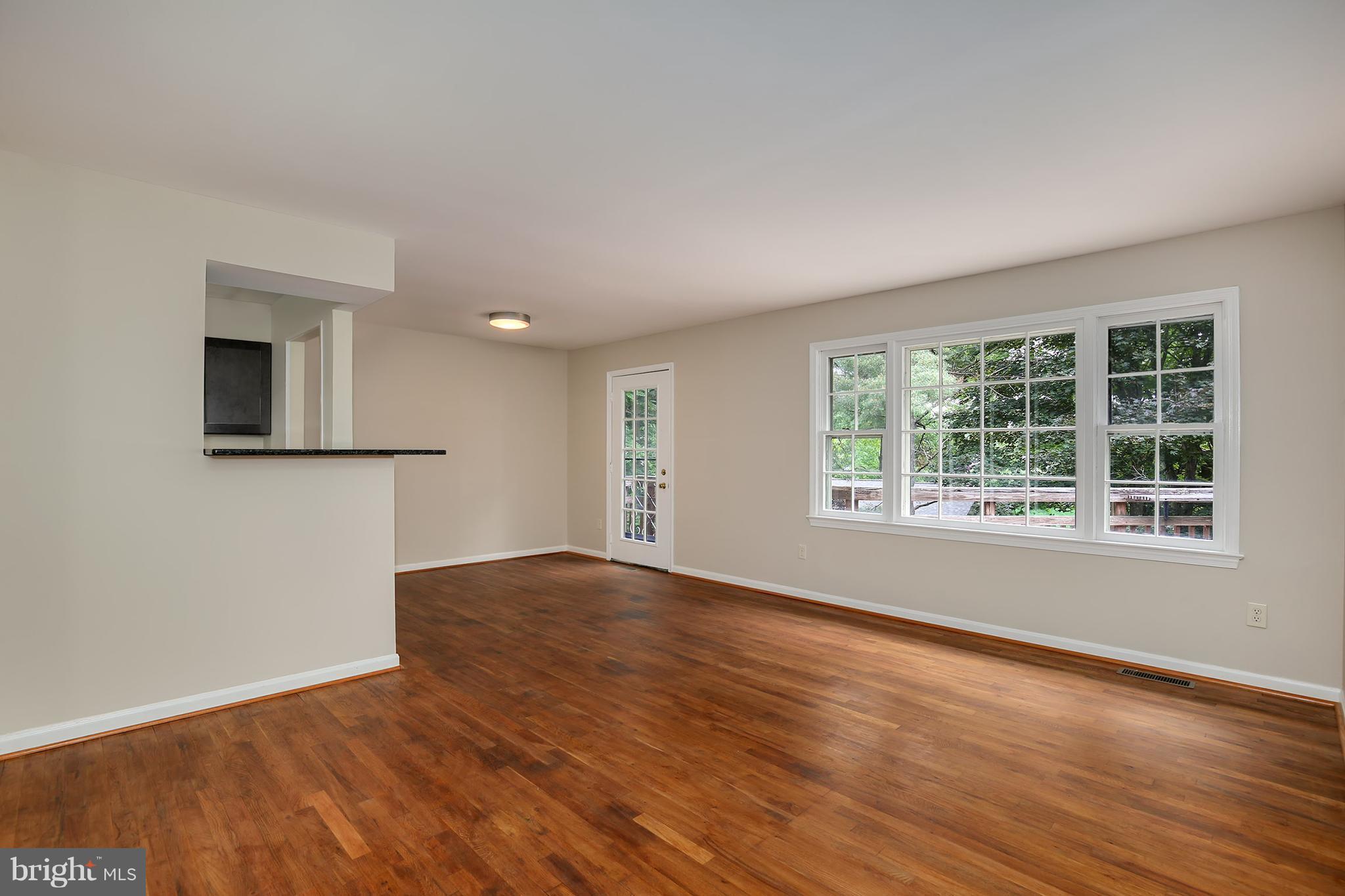 16901 Longdraft Road Gaithersburg, MD 20878 - Photo 13 of 25 Living Room