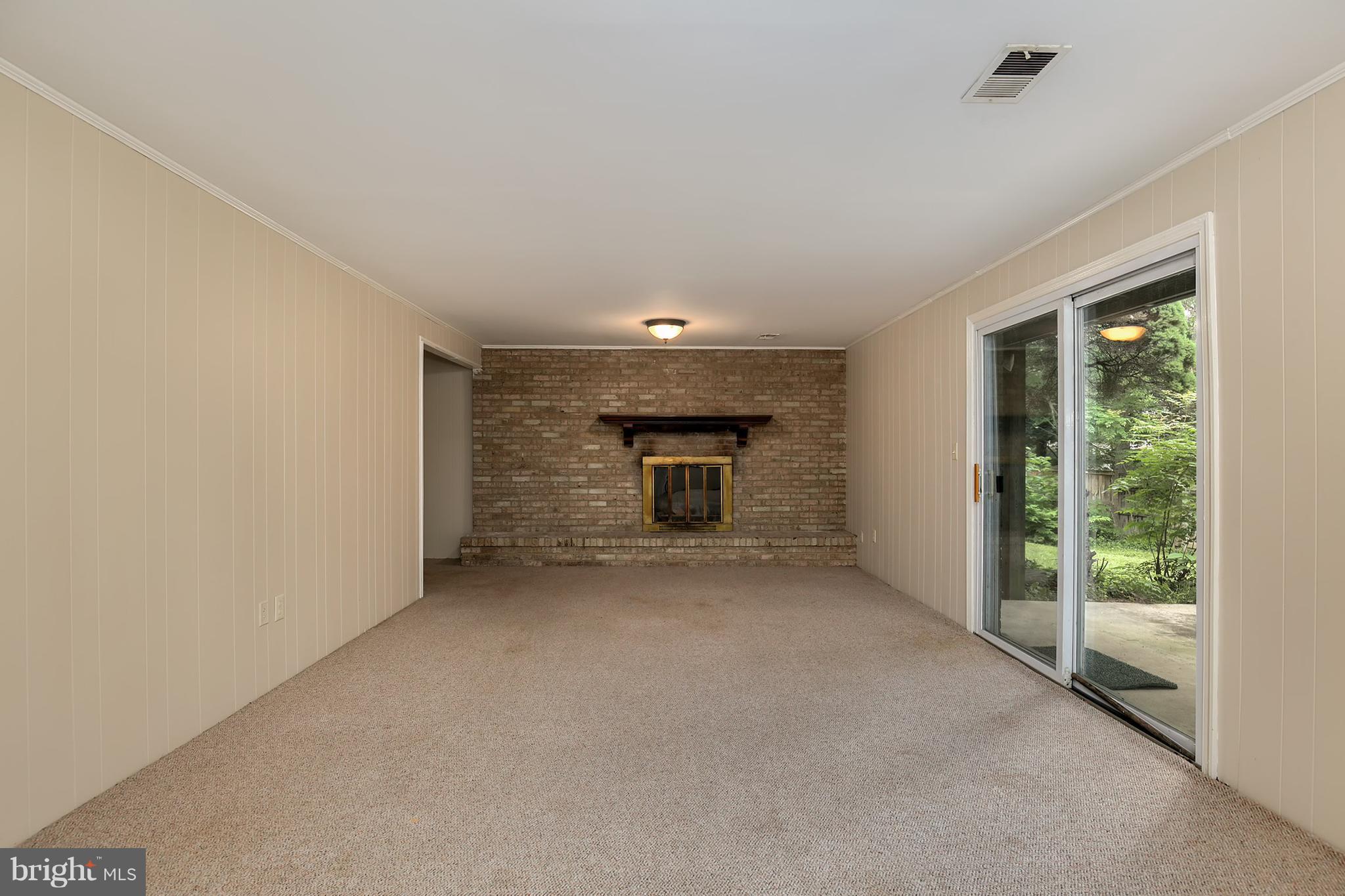 16901 Longdraft Road Gaithersburg, MD 20878 - Photo 21 of 25 Family Room