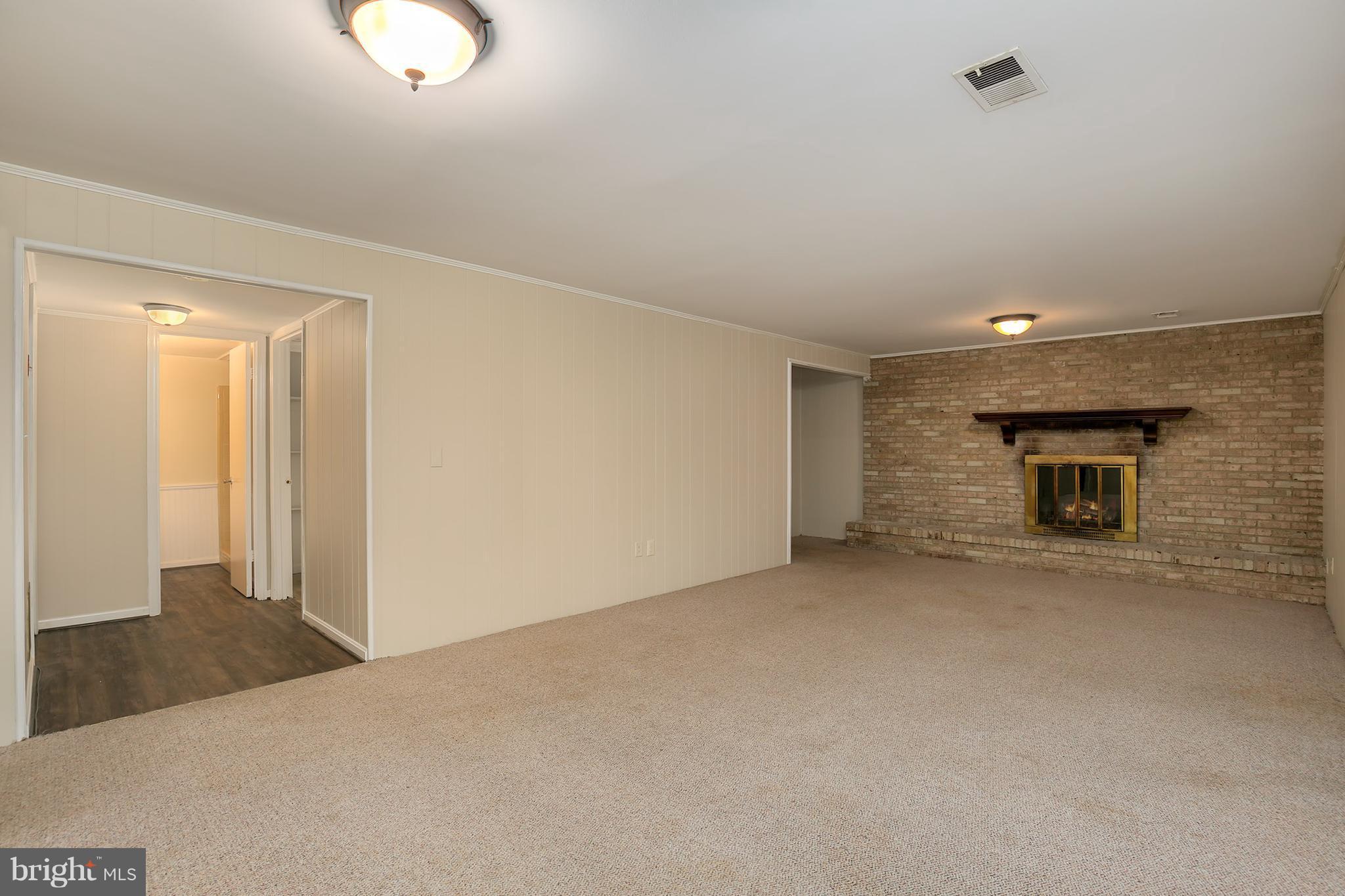 16901 Longdraft Road Gaithersburg, MD 20878 - Photo 22 of 25 Family Room