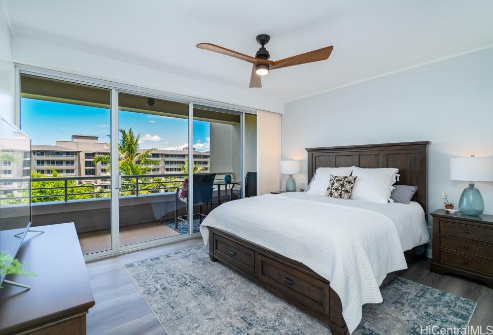 1 Keahole Place, Unit 3512 Honolulu, HI 96825 - Photo 13 of 18 a bedroom with a bed and large window