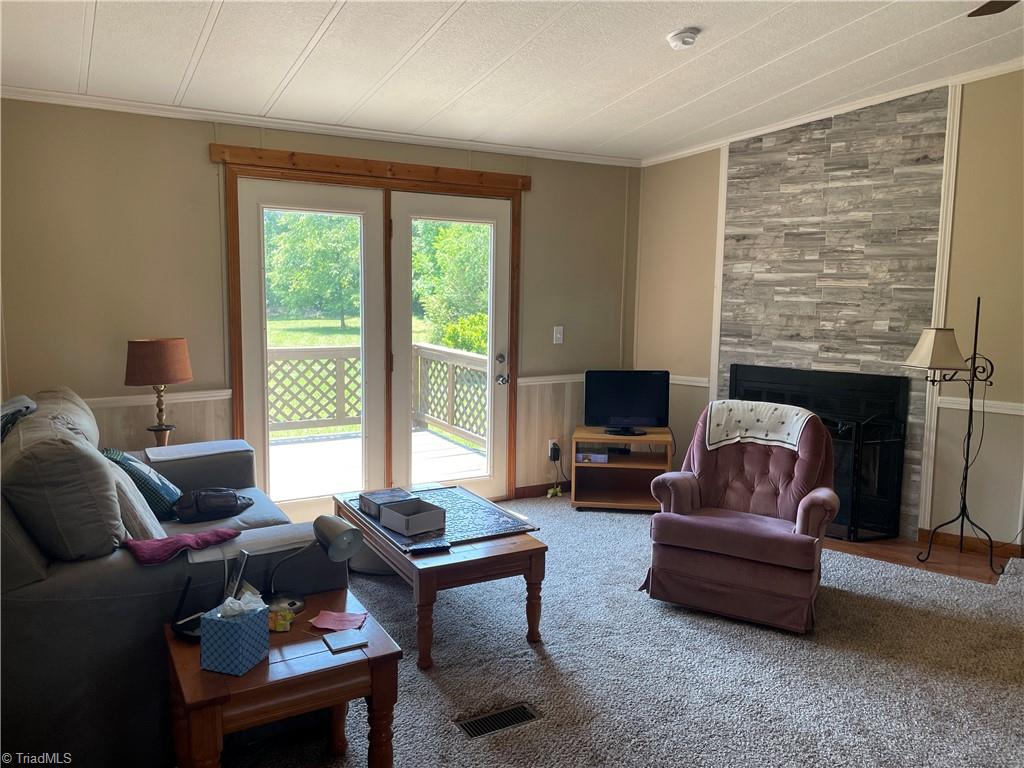 1336 Lackey Mountain Road Hiddenite, NC 28636 - Photo 3 of 14 living room