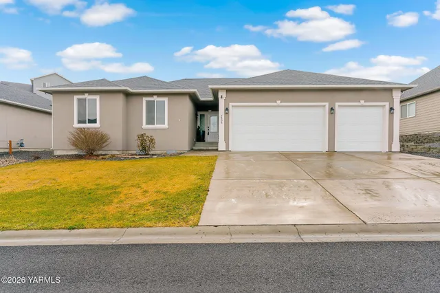 $489,900 | 1504 West Naches Avenue, Selah, WA 98942