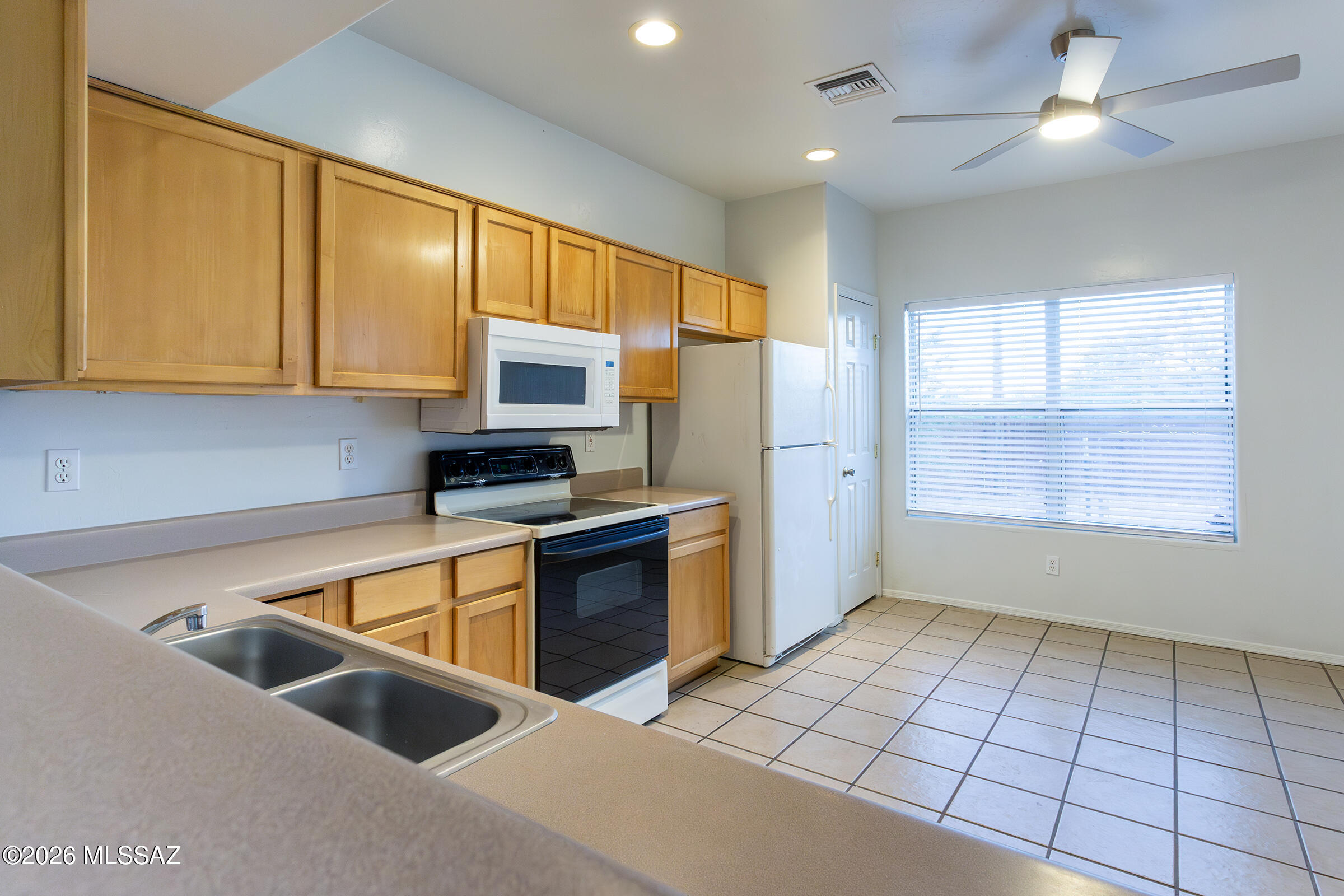 392 Falcon Court Rio Rico, AZ 85648 - Photo 4 of 49