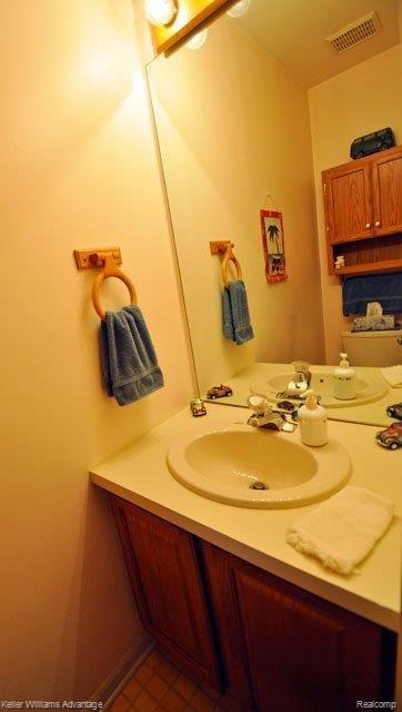 45719 Hanford Road Canton, MI 48187 - Photo 12 of 24 11-HalfBath.jpg