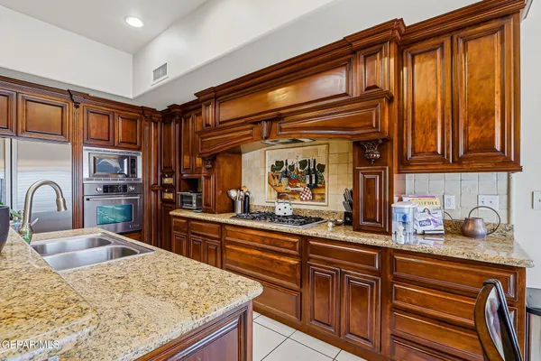 $575,000 | 6320 Franklin Bluff Drive, El Paso, TX 79912