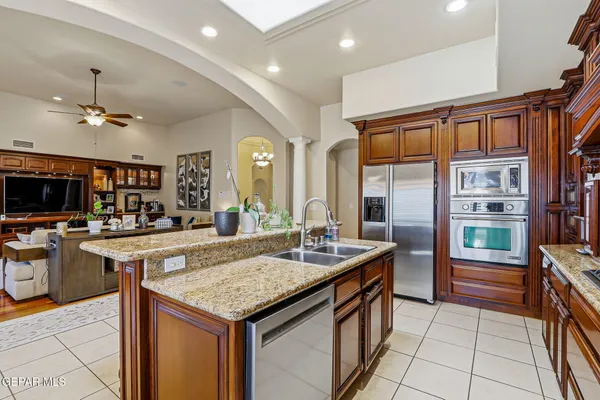 $575,000 | 6320 Franklin Bluff Drive, El Paso, TX 79912