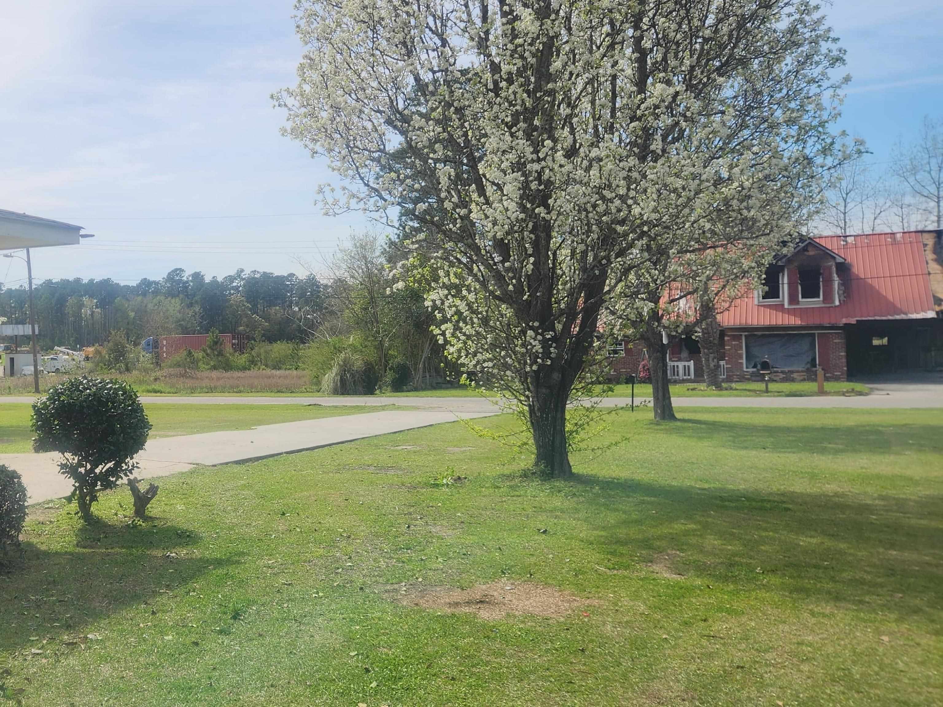 102 North Hazel Avenue Andrews, SC 29510 - Photo 18 of 49