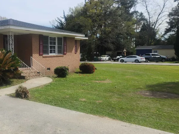 $265,000 | 102 North Hazel Avenue, Andrews, SC 29510
