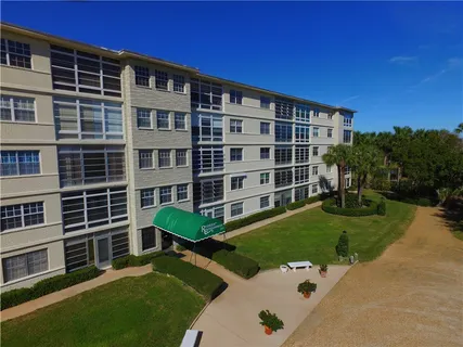 $215,000 | 2333 Indian River Boulevard, Unit 401, Vero Beach, FL 32960