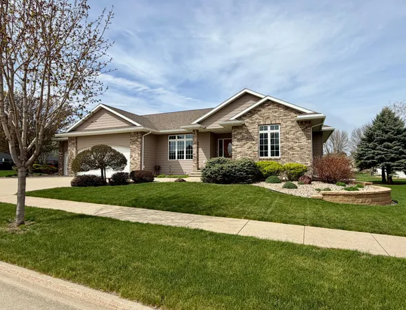$574,900 | 503 Britz Drive, Luverne, MN 56156