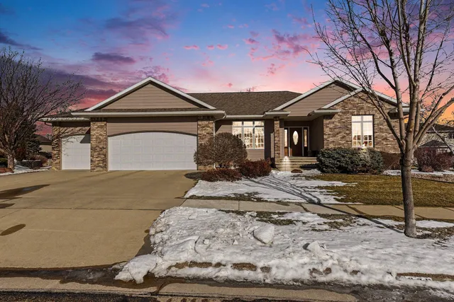 $574,900 | 503 Britz Drive, Luverne, MN 56156