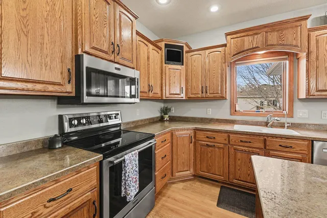 $574,900 | 503 Britz Drive, Luverne, MN 56156