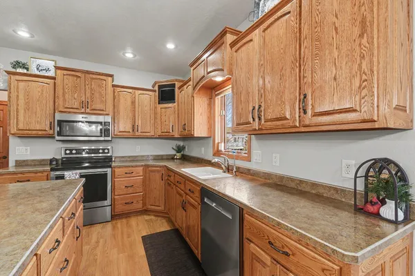 $574,900 | 503 Britz Drive, Luverne, MN 56156