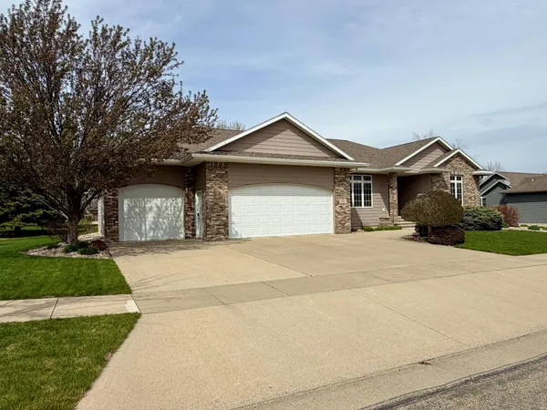 $574,900 | 503 Britz Drive, Luverne, MN 56156