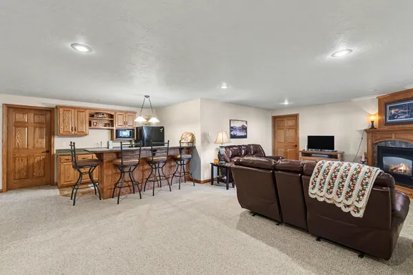 $574,900 | 503 Britz Drive, Luverne, MN 56156