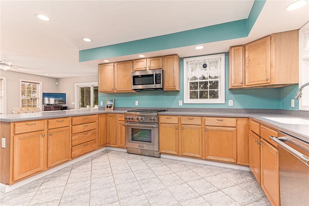 30 Clifford Drive Westerly, RI 02891 - Photo 26 of 45