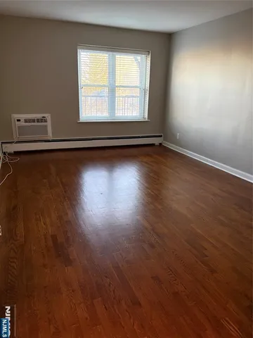 $2,400 | 275 Hoym Street, Unit 4H, Fort Lee, NJ 07024